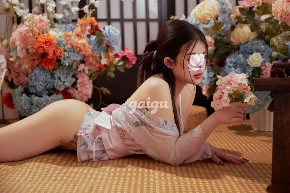 PHẠM KIM THẢO - CÔ BÉ 2K3 CỰC QUYẾN RŨ - Gái gọi 777