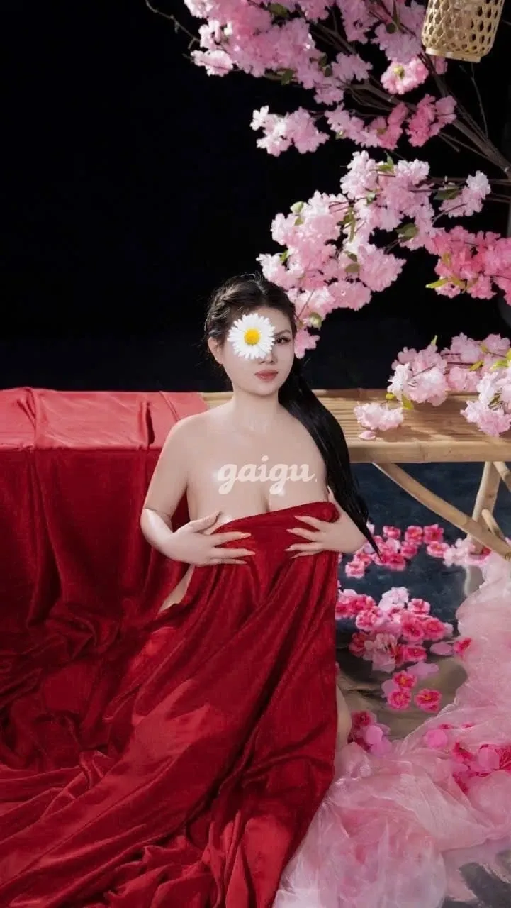 Wendy Thân hình đồng hồ cát ngực nở mông to doggy phê tới nóc