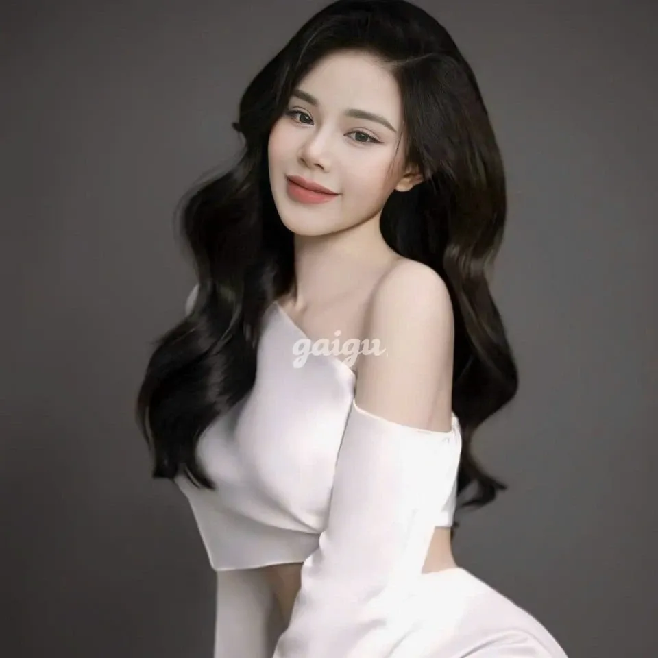 HOT  LINH CHI _ SIÊU MẪU SPA MẶT XINH SIÊU PHẨM