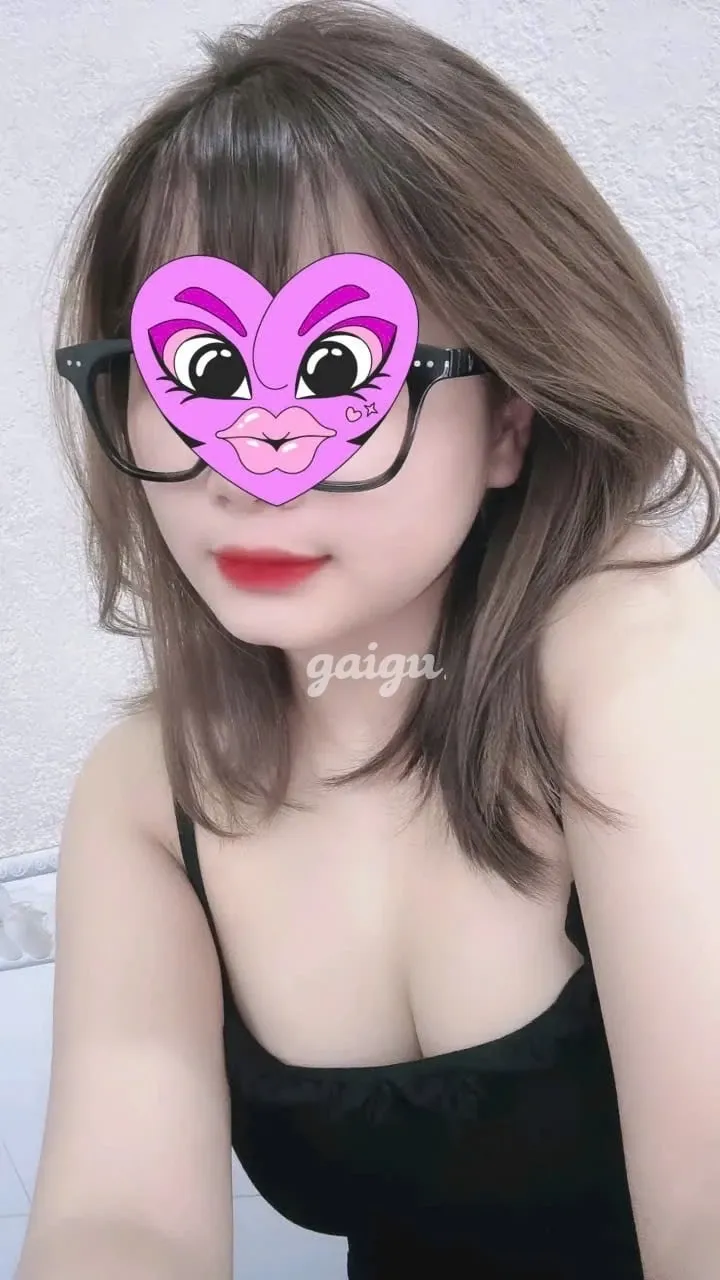 Linh NhiHÀNG HÓT BÍM SIÊU ĐẸP HỒNG HÀO VÍP - Gái gọi 777