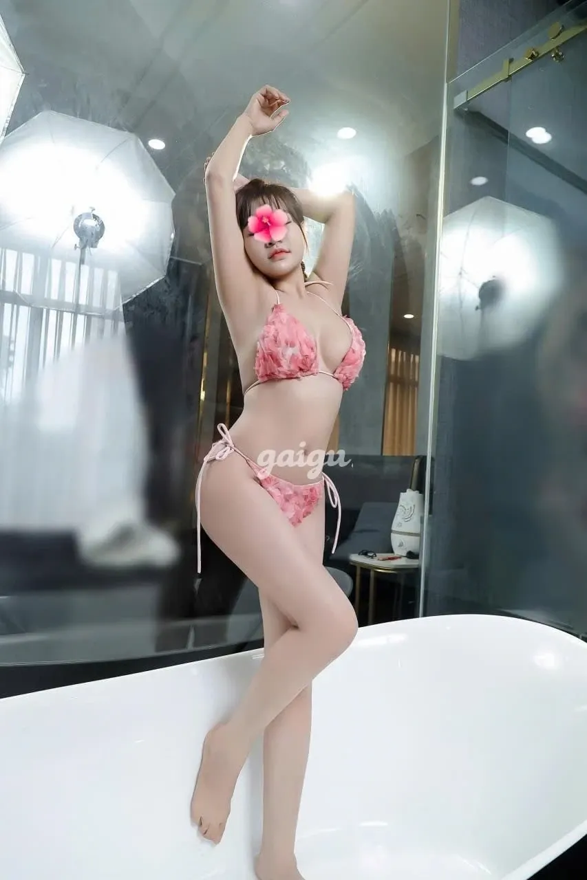 HANA DA TRÁNG DÁNG CHUẨN MẶT XINH PHỤC VỤ NHIỆT TÌNH - Gái gọi 777