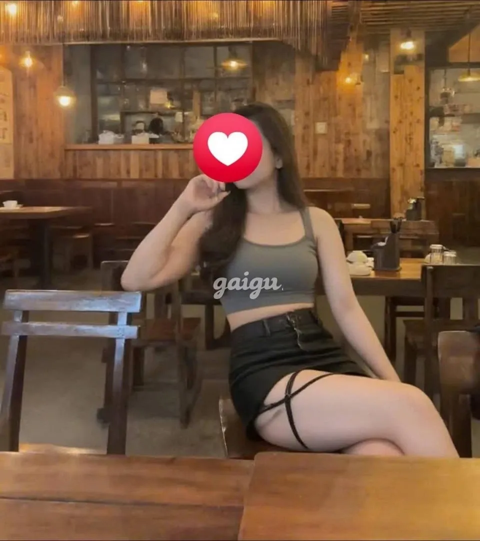 HUYỀN TRANGMỚI VÀO NGHỀ VÚ TO NGOAN HIỀN XINH TƯƠI - Gái gọi 777