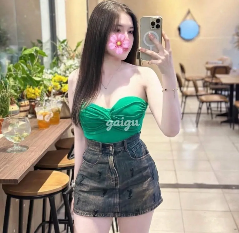 PHƯƠNG NHI 2K4 VẺ ĐẸP RẠNG RỠCẶP VÚ NON TƠ CHẤT LƯỢNG NGUYÊN VẸN