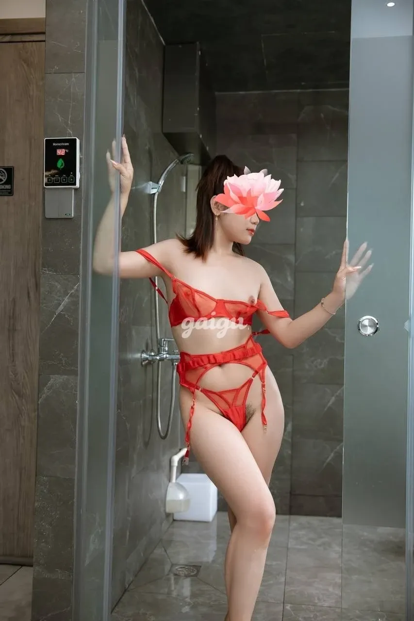 BÉ THÚY XINH XÂN VÚ ĐẸP BODY NUỘT NÀ HÀNG MỚI VỪA ĐI LÀM - Gái gọi 777