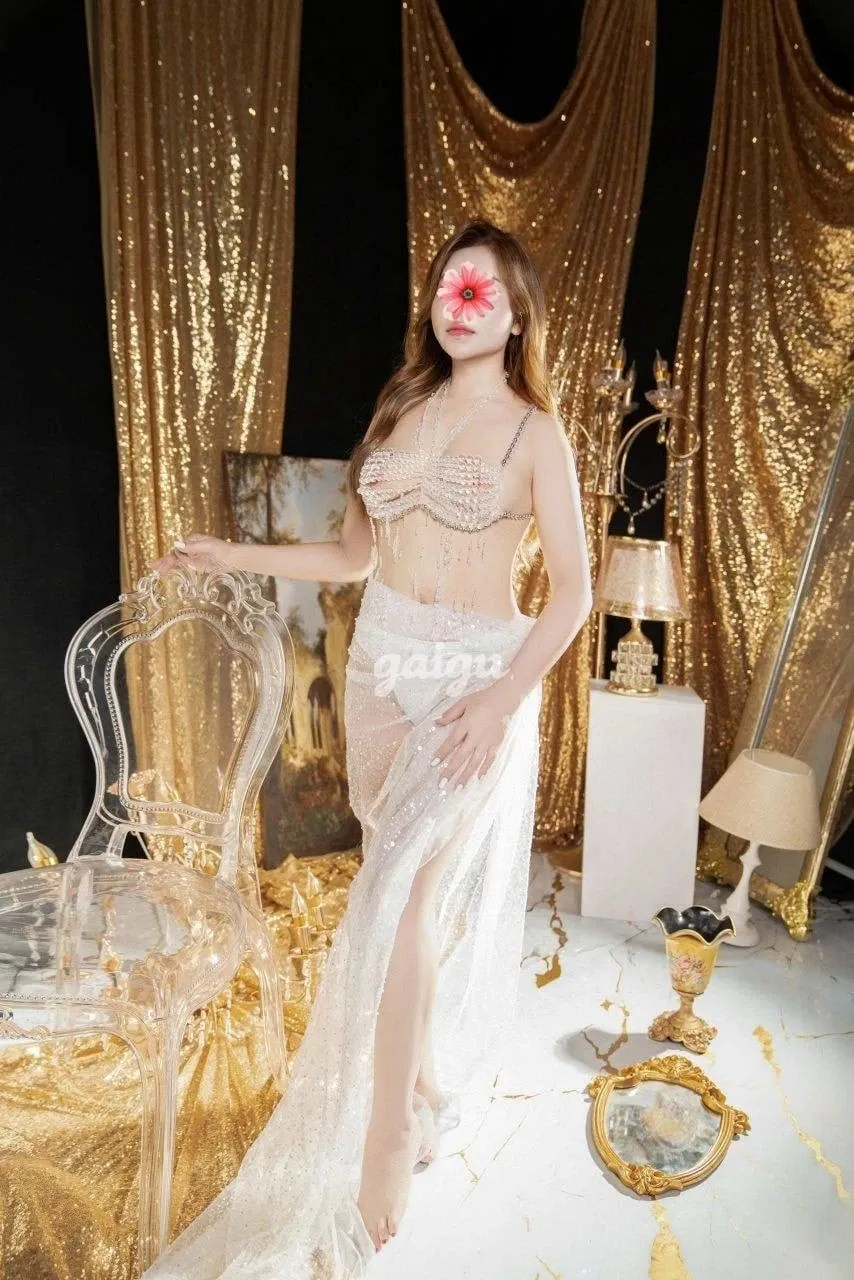 Hoàng Yến - Mặt xinh Tây Thân hình bé nhỏ Hàng đẹp bím hồng - Gái gọi 777